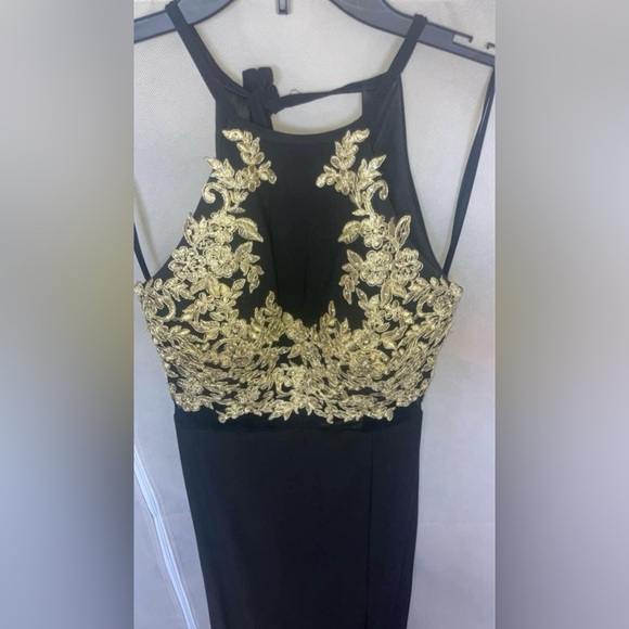 Elegant Black Dress with Gold Embroidery - Picture 1 of 4